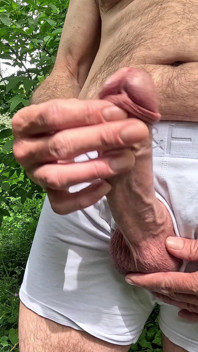 Grande pau sem cortes masturbando na floresta vestindo shorts boxeador brancos - Rockardglans