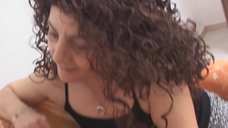 Milf in Love: Mama mea vitregă... atât de urâtă, dar atât de fierbinte... întotdeauna...