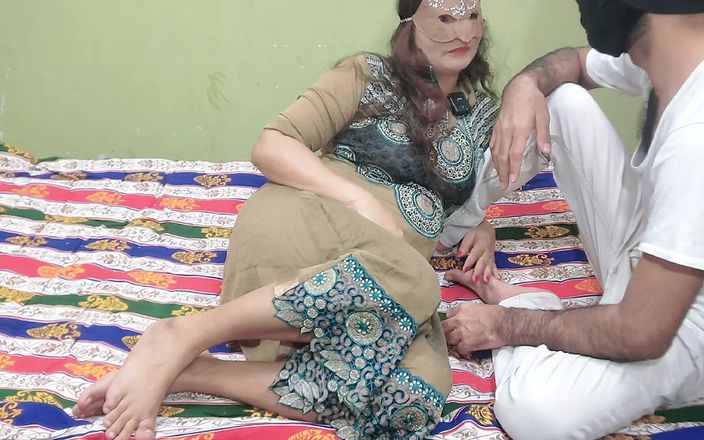 Gullnazkhan: India tía mamada y follada duro por joven novio tía...