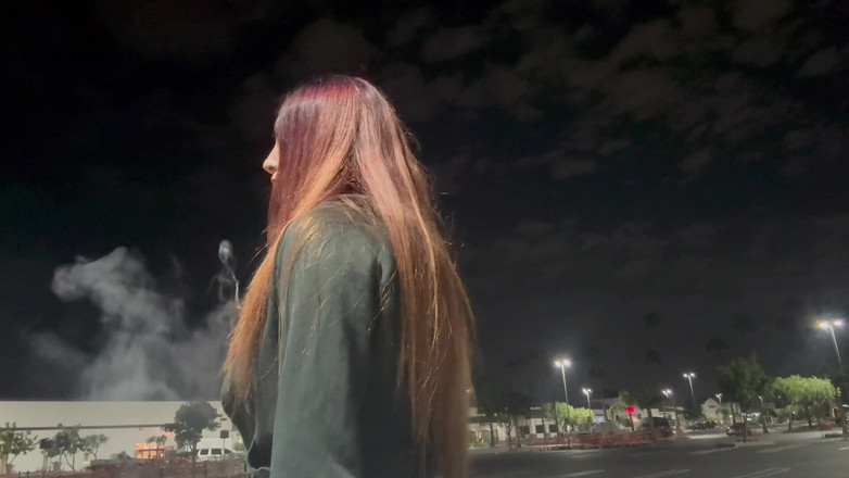 Artemisia Love: Włoskie długie włosy palą na zewnątrz późno w nocy palacz...