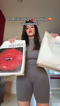 Aritzia anprobieren