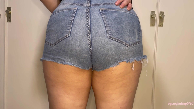 Your fantasy studio: Farting in short jeans close-up