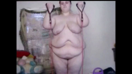 Fat House Wife: Tlustá manželka v domácnosti cvičí nahá předvádí své sexy tělo