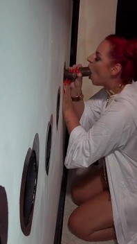 Roxys Den GloryHole - Cheri Pi filmando en video - video virtual - detrás de la parte de video