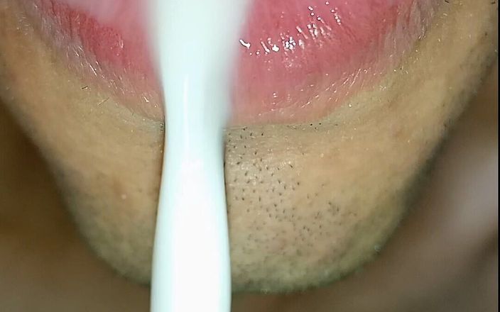 Rey rey: Voglio ogni giorno sborra in bocca