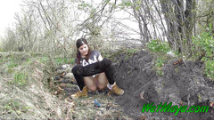 Wet Maya: Sikanie do rowu na poboczu