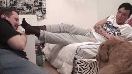 Foot Girls: Nylon voeten likken