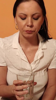 ¡El primer plano de madame carla escupiendo cola de polla!