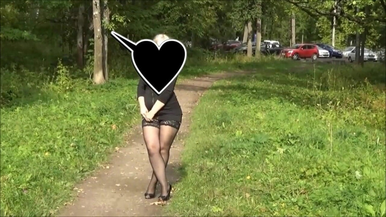 Nylon-Heels: 在公园里散步熟女丝袜