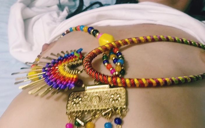Bolly Karma: 角質の妻とのクレイジーな角質の休暇