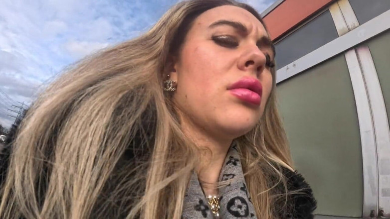 Beverly peach: Mijn heetste pis in het openbare toilet!