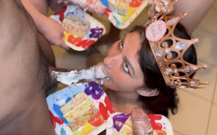 PsiloSiren: 淫荡熟女生日口交