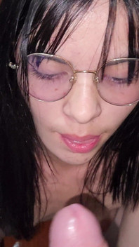 Seksi ve ateşli laura bilgisayarını tamir eden bir teknisyenle sikişiyor! Yüzüne boşalıyor