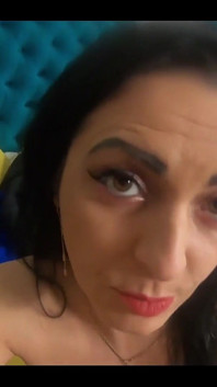 Milfycalla ep 138 stiefmoeder had haar panty in haar poesje gestoken.ik masturbeerde veel. Ik speelde met mijn harige poesje omdat ik