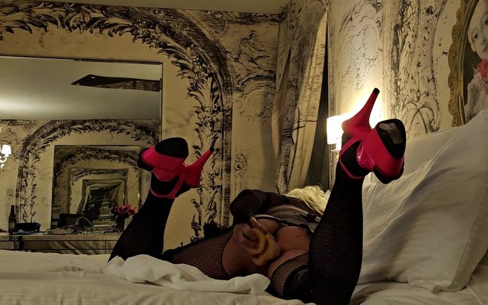 Submissive sissy: Муж-кроссдрессер сисси в отеле на 2 дня