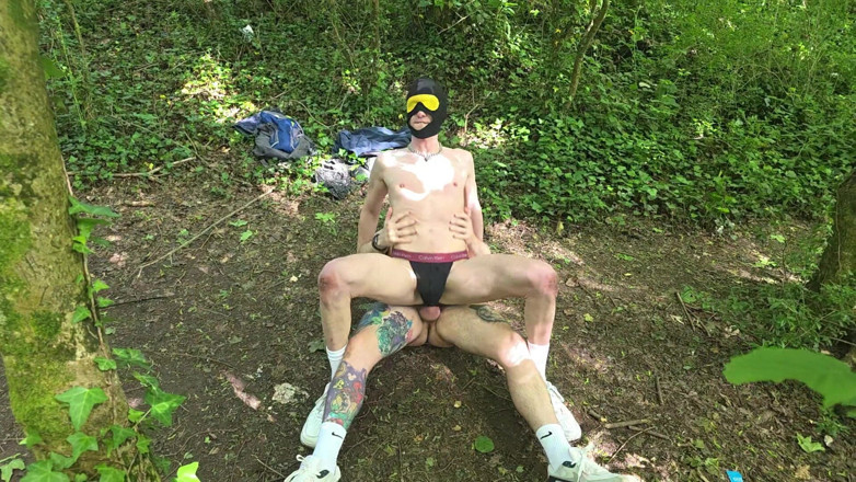 gaynaughtywelsh: Šukání mého nevlastního bratra v cestovní oblasti bez sedla a...