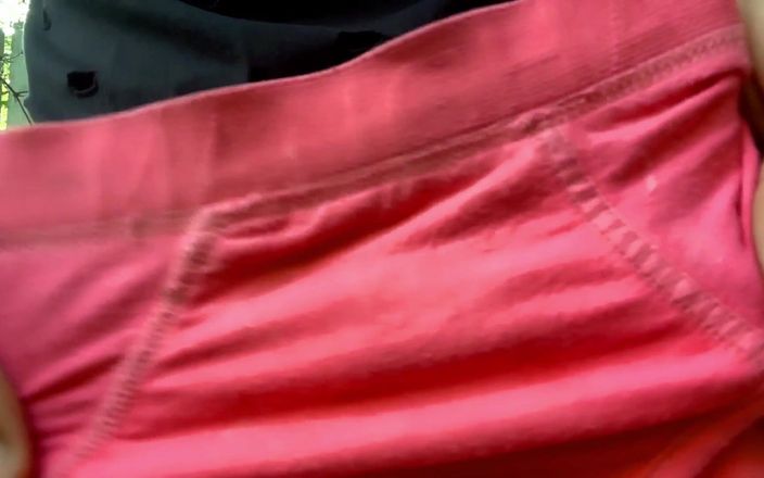 Idmir Sugary: Ngocok kontol pakai celana dalam bau bekas di luar ruangan