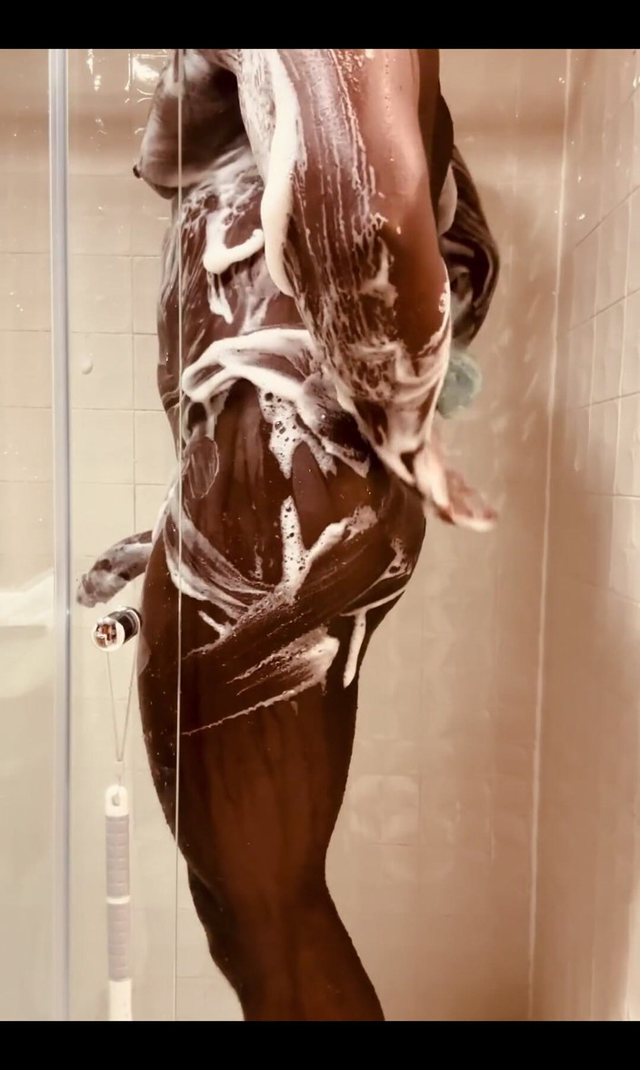 Afro Black XXX: Mari sertai saya di bilik mandi