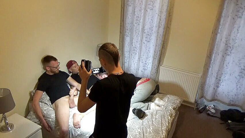 Gaybareback: Webcam, trio seks zonder condoom trio