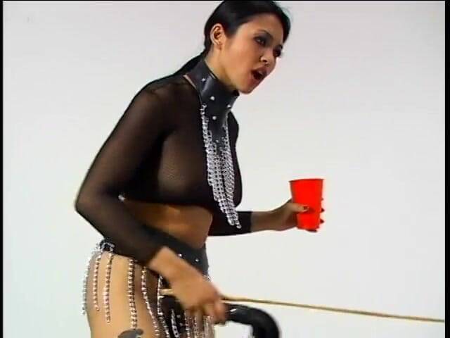 Sex Karma: Dominatrix mika köleyi domaltıyor