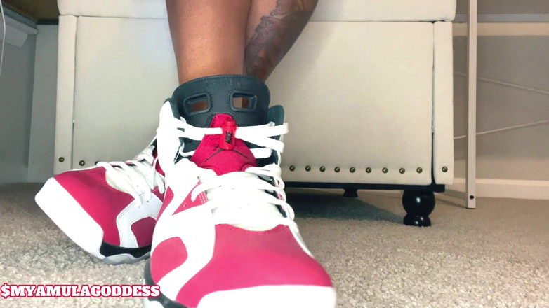 Mya Mula Goddess: Sneaker Bitch