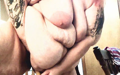 HerculesnVENUS: Y jsou ty děvky vždy roztažené nohy? Ona šuká All Mighty...