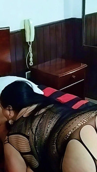 विशालकाय सुन्दर पत्नी साझा की गई, पति उसे फिल्माता है, धीमी गति में केवल प्रशंसक