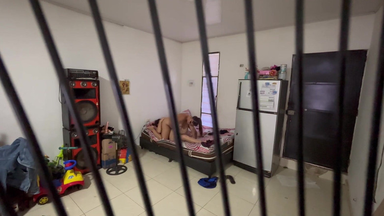 Kanu Eel: Žhaví sousedé Přistihli Lesbický Sex, Když Jejich Manžel Chodí Do...