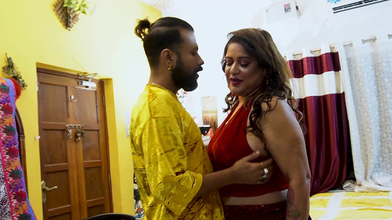 Queen star Desi: Petrecere desi de Anul Nou cu o fată desi, sex...