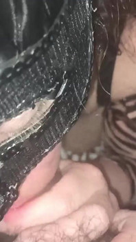 Moje leopardí manželka neustále škrábe a cucá