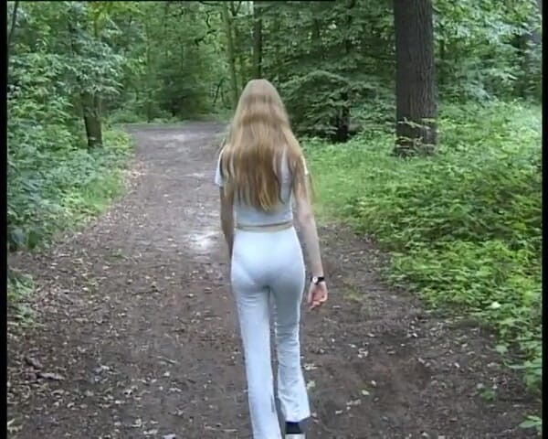 YOUR FIRST PORN: Nancy una ragazza lentigginosa