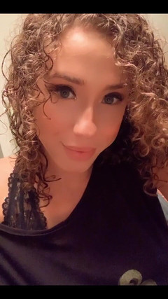 Tia Tizzianni Productions: Lily Demure, hezký úsměv a polibek