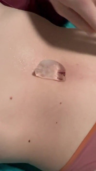 Navel isbit navel retas titty kläms och fitta spridning retas