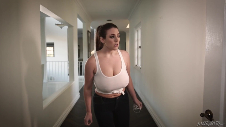 Pretty Dirty: Bị người giúp việc vú to Angela White bắt gặp...