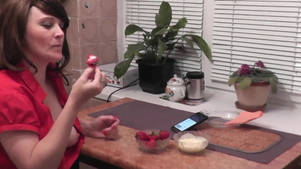 XXX-Platinum: Kitchen sexy stepmom Milf without panties eats banana, fruit, masturbates...