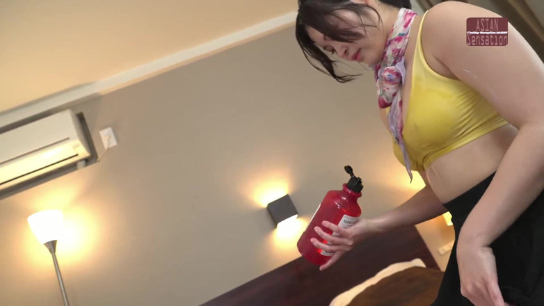 Juicy Bounce JAV Club: معالج التدليك مفلس يضغط عن قرب - قضيبي الصخري الصلب تقريبا يمزق من خلال سراويلها الداخلية - Fuck3