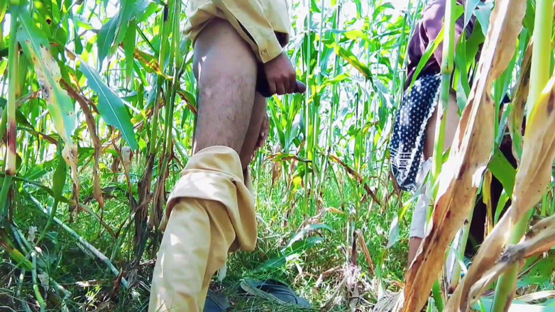 Abida sexy: Kheton Mein Ghumne Ke Liye Aaye to Mood Ban Gaya...
