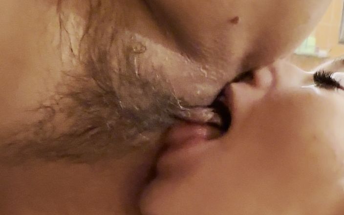 NM fetish femdom videos by Princess Nikki Cruel: Des bombasses lesbiennes blondes baisent sous la douche