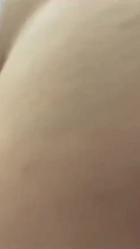 Sassy a drzá anální creampie s prosakující mrdkou zblízka
