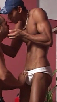 서로의 엉덩이를 존나게 따먹는 4_muscular 라틴계 여자