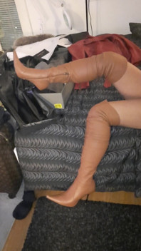 Meley Got Giftet New Boots