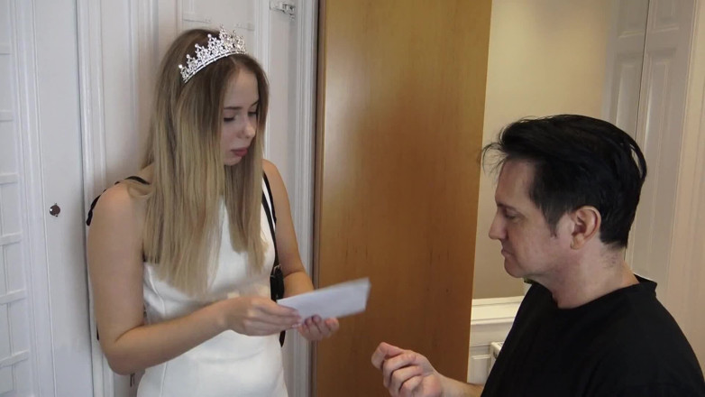 Femdom Austria: 背の高いフィンダムが彼女の奴隷を訓練してください!