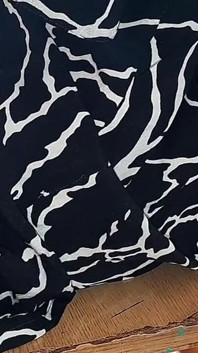Ich beobachte, wie mein nachbar in der küche masturbiere und ich schließe mich ihr an