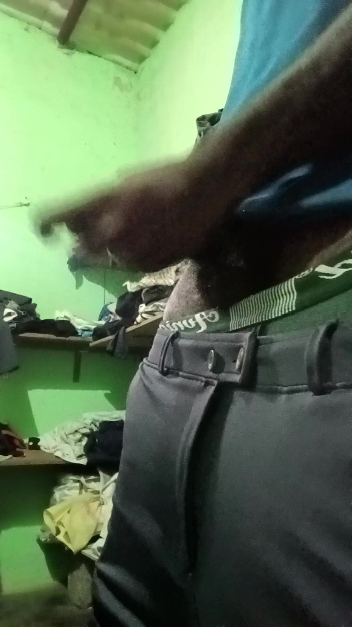 Brell puer sex: Masturbándose gran polla y muy duro