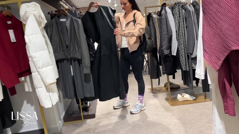 Lissa Brown: Speciální Lycras + Masturbace se 3 šatnami