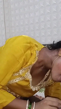 Desi Beauty Blowjob with Ball Massage in Traditional Clothes