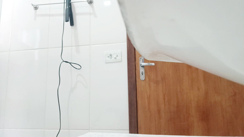 amateurbrazilian: バスルームで私のセクシーなお尻を見るのは好きですか?