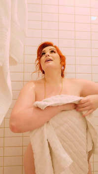 Abigaiil morris con tette enormi e culo enorme è una ninfomane completa