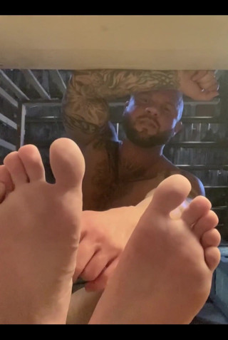 Jasons feet: เท้าใหญ่ยักษ์