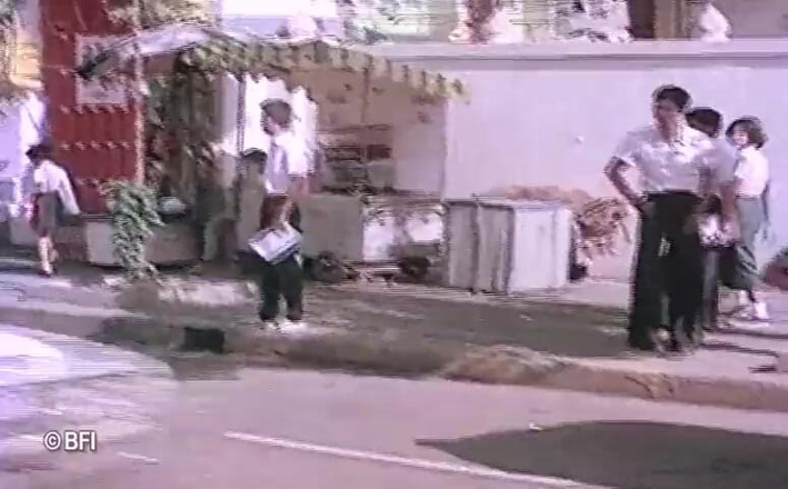 Vintage bedtime stories: holka dostane anál v barovém vintage videu.